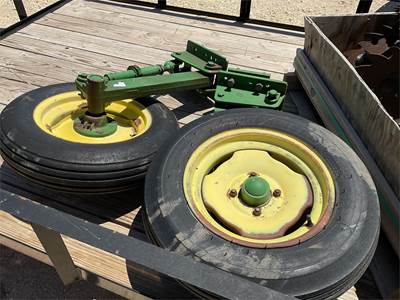 John Deere 980 Cultivator