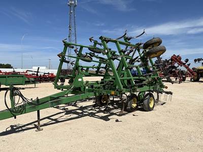 John Deere 980 Cultivator