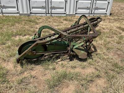 John Deere 650 Hay Rake