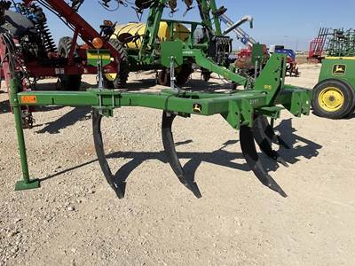 John Deere 915 Ripper