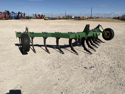 John Deere 915 Ripper