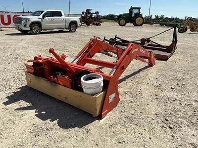 Kubota LA1055 Loader