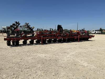 Case IH 1200 Planter / Row Unit