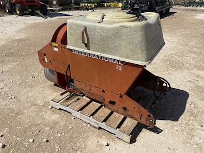 International 500 CYCLO AIR Planter / Row Unit