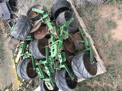 John Deere 1700 Planter / Row Unit