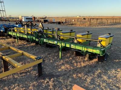 John Deere 1700 Planter / Row Unit