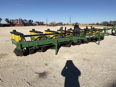 John Deere 1700 Planter / Row Unit