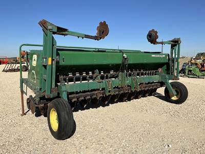 John Deere 1520 Drill