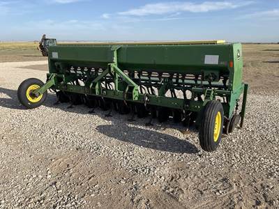 John Deere 515 Drill