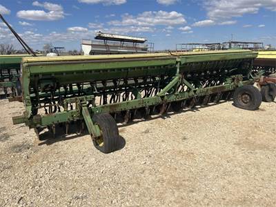 John Deere 520 Drill