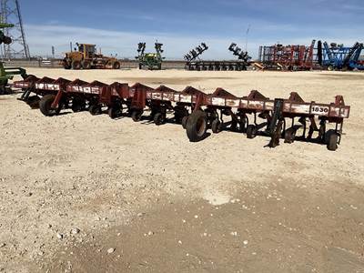 Case IH 1830 Row Cultivator