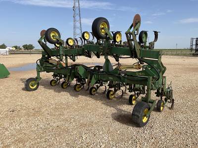 John Deere 845 Row Cultivator