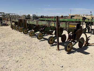 John Deere 885 Row Cultivator