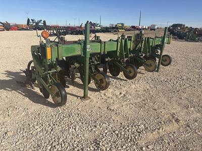 John Deere 886 Row Cultivator