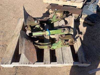 John Deere 888 Row Cultivator