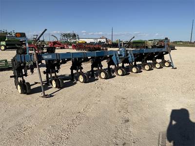 Kinze 1500 Row Cultivator
