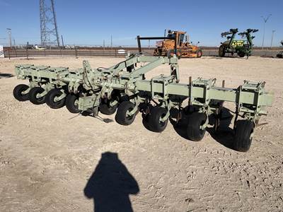 Orthman 8R30 Row Cultivator