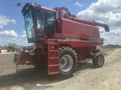 Case IH 1640 Combine