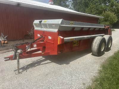 H&S 430 Dry Manure Spreader