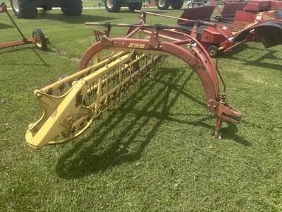 New Holland Rolabar 258 Hay Rake