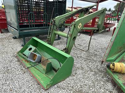 John Deere 148 Loader