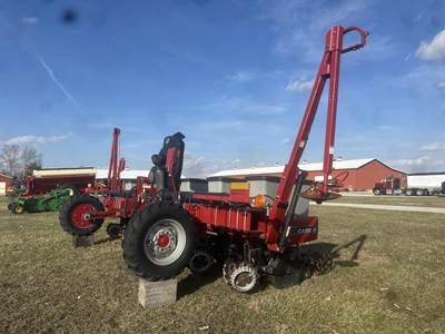 Case IH 1200 Planter / Row Unit