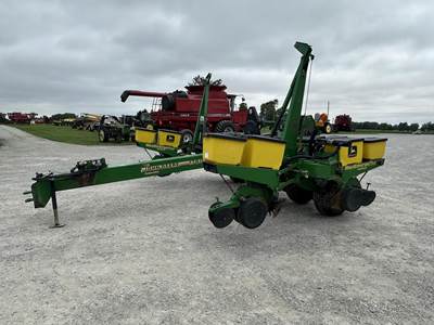 John Deere 1760 Planter / Row Unit