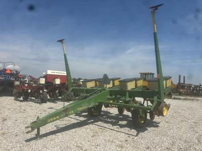 John Deere 7000 Planter / Row Unit