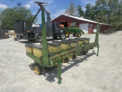 John Deere 7100 Planter / Row Unit
