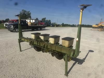 John Deere 7100 Planter / Row Unit
