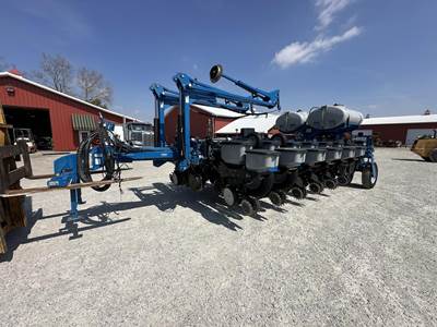 Kinze 4900 Planter / Row Unit