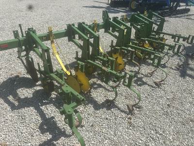 John Deere 825 Row Cultivator