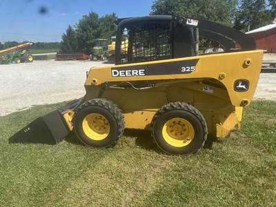 John Deere 325 Mini Skid Steer