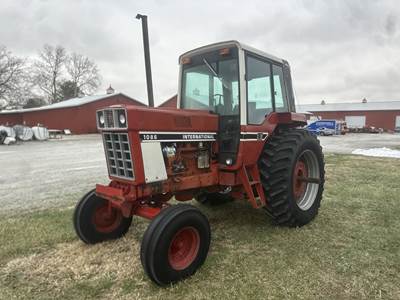 International 1086 Tractor