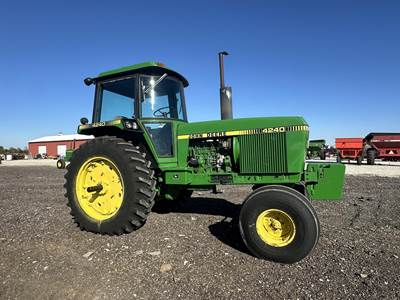 John Deere 4240 Tractor