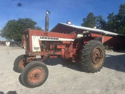 International 706 Tractor