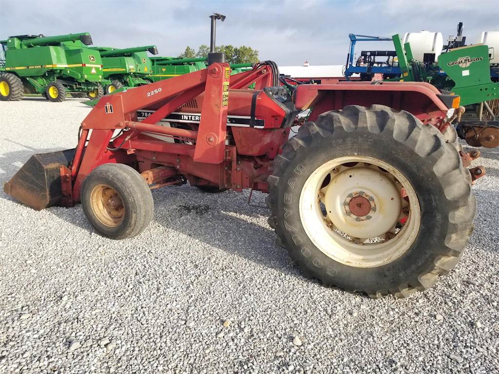 International 784 Tractor