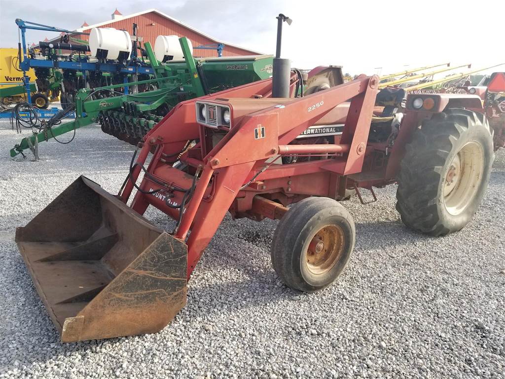 International 784 Tractor