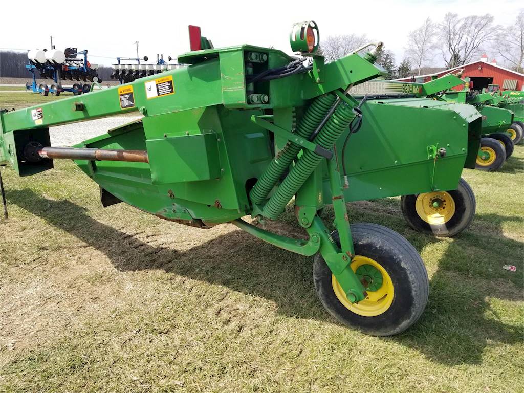 John Deere 920 Windrower