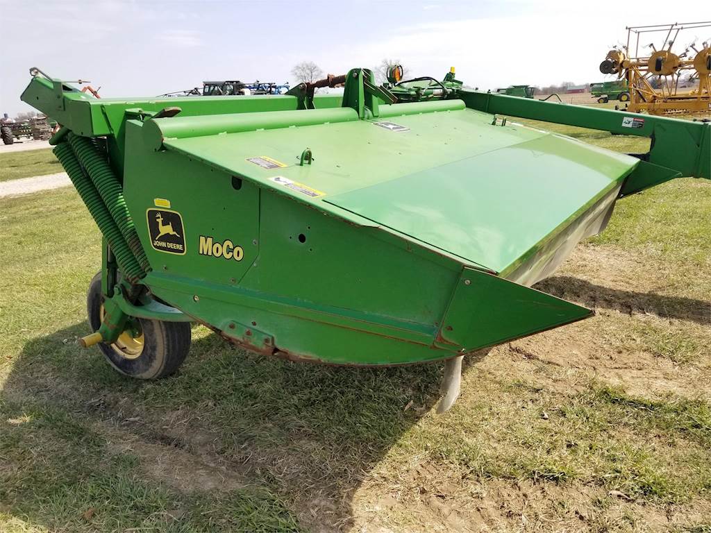 John Deere 920 Windrower