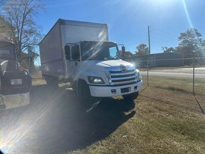 2017 Hino 268 26' Box Truck