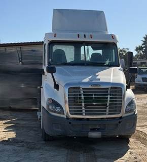 2015 Freightliner Cascadia T/A Day Cab (Non-Dri