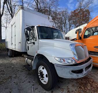 2016 International DuraStar 4300 26' Box Truck