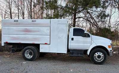 2015 Ford F-750 Super Duty Chipper Dump Truck