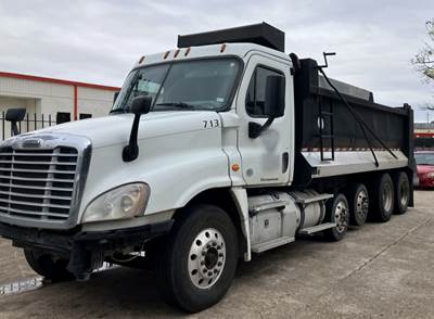 2016 Freightliner Cascadia 125 19' Tri-Axle