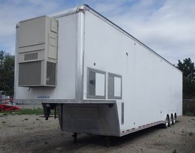 2010 United Exp. 44' Tri/A GN Enclosed Trailer