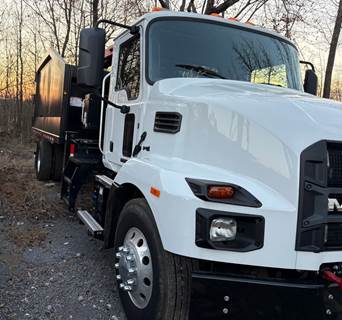 2025 Mack MD7 Grapple Truck