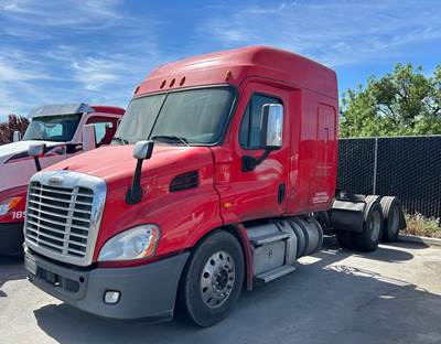 2017 Freightliner Cascadia 113 T/A Sleeper