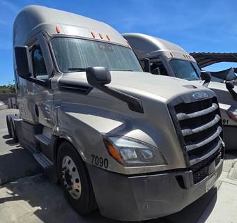 2022 Freightliner Cascadia T/A Sleeper Non-Run