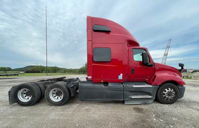 2022 International LT625 T/A Sleeper